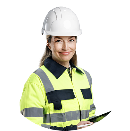 Industriearbeiterin mit Helm